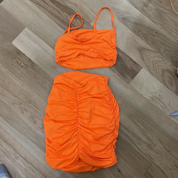 Orange Set - Picture 2 of 2